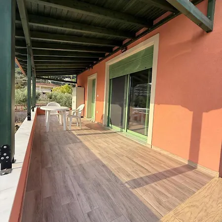 The Courtyard House Corinth-2br Casa vacanze *